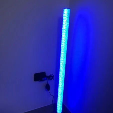 Modern Walls Apartment *